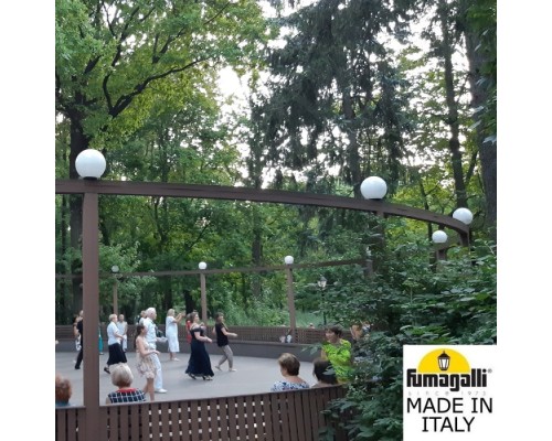 Уличный консольный светильник GLOBE 250 G25.B25.000.AYF1R Fumagalli