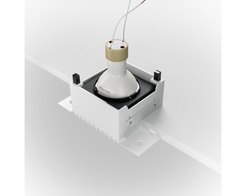 Точечный светильник Share DL051-01-GU10-SQ-WB Maytoni